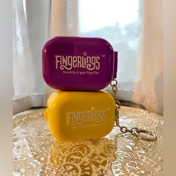 2019 FINGERLINGS Mini Tiny Pop Open Keychain Playset Tiny Figures Sloth Unicorn - Picture 2 of 15